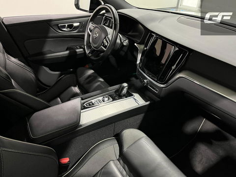 Volvo V60 2.0 B4 R-Design Pano Carplay Trekh. Autopilot NAP