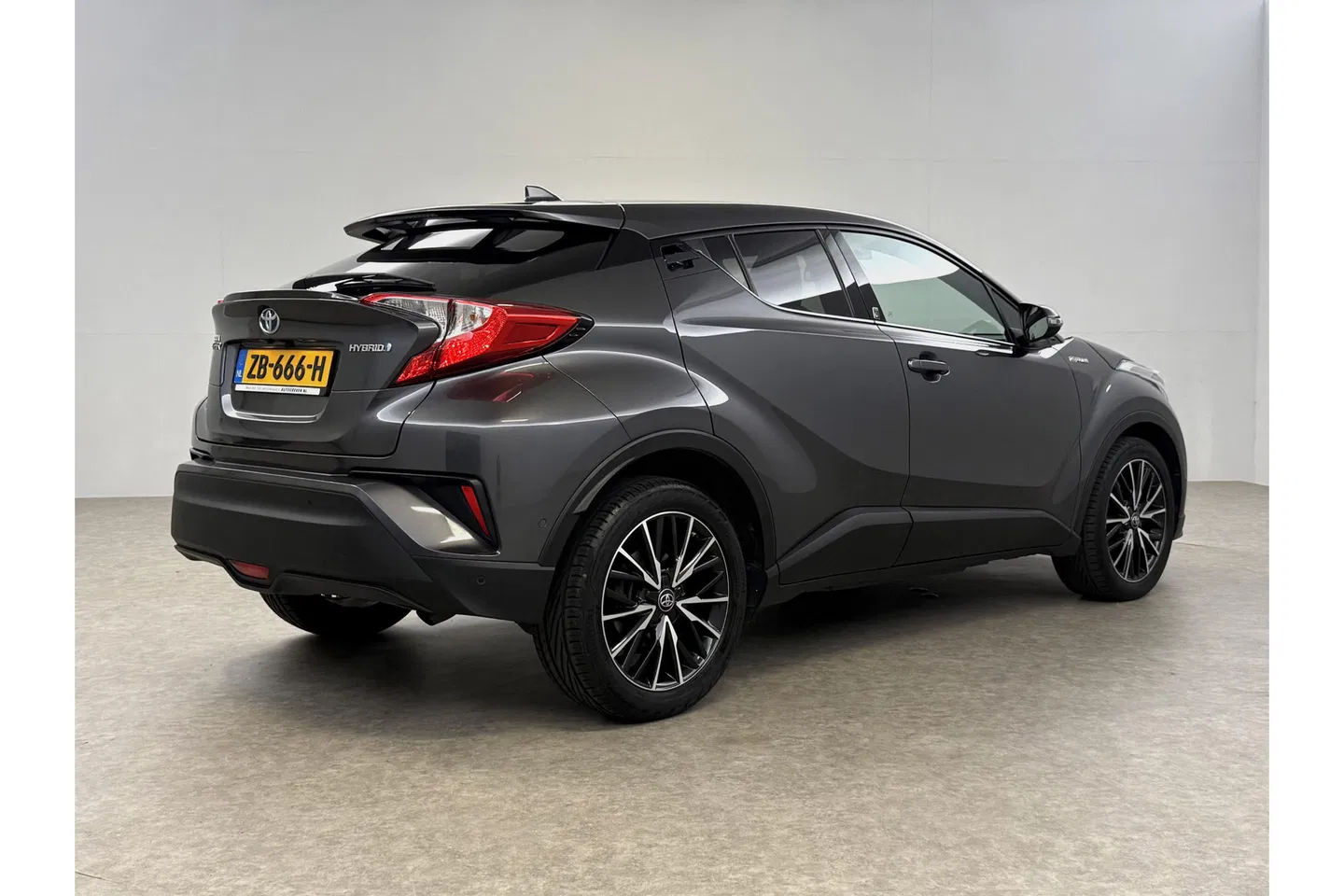 Toyota C-HR 1.8 Hybrid | 148PK | LED | Camera | Navigatie | Cruise | Parkeersensoren | 18"LMV