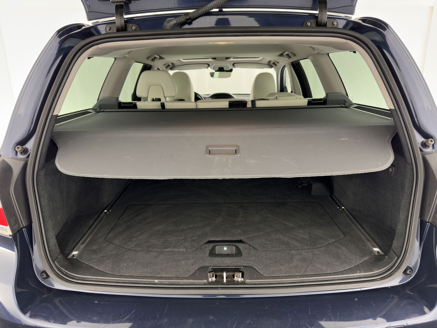 Volvo V70 2.0 D4 Summum *PANO | LUXURY-LEATHER | BI-XENON | MEMORY-PACK | NAVI-FULLMAP | CAMERA | HEATED-COMFORTSEATS | PRIVACY-GLASS | PDC | ECC | CRUISE | TOWBAR | 17''ALU*