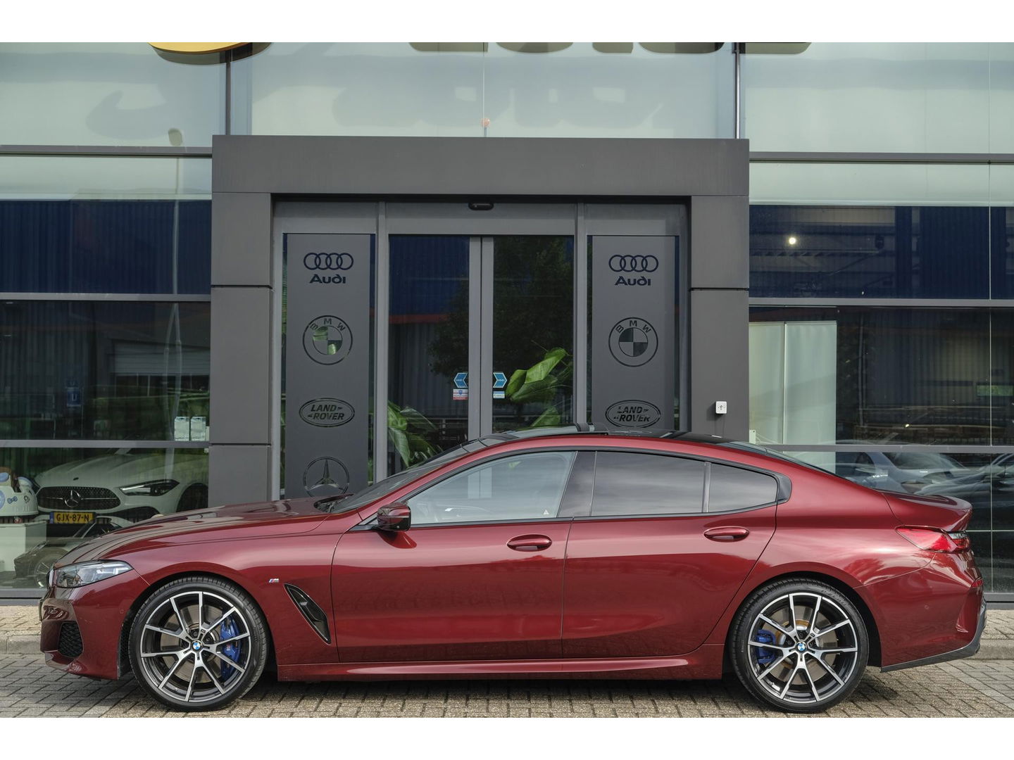 BMW 8 Serie Gran Coupé 840i 333pk M-sport xDrive Panoramadak M8 seats Bowers&Wilkins Stoelkoeling Aventurin Rot 20" LMV