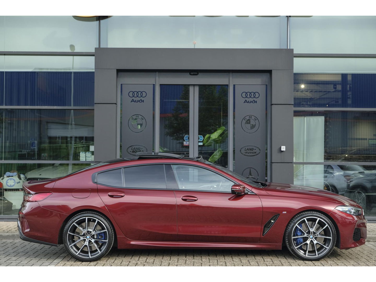 BMW 8 Serie Gran Coupé 840i 333pk M-sport xDrive Panoramadak M8 seats Bowers&Wilkins Stoelkoeling Aventurin Rot 20" LMV