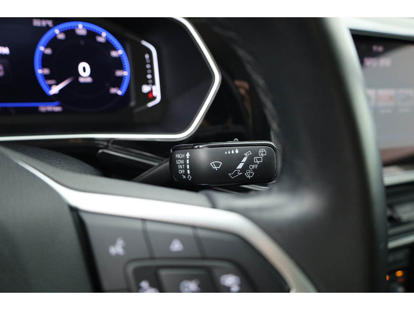 Volkswagen T-Cross 1.0 TSI Style DSG | Camera | Adapt. Cruise | Trekhaak | Beats | LED | Dodehoekdet. | 18'' | Keyless
