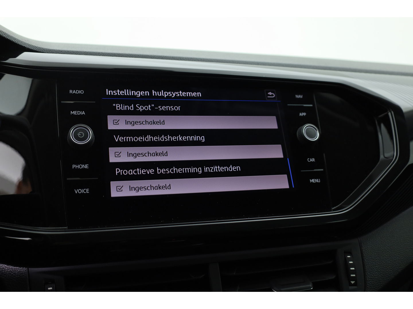 Volkswagen T-Cross 1.0 TSI Style DSG | Camera | Adapt. Cruise | Trekhaak | Beats | LED | Dodehoekdet. | 18'' | Keyless