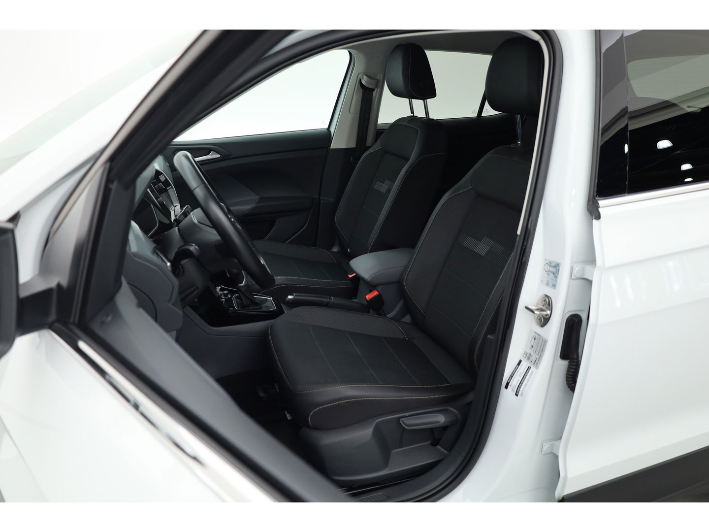 Volkswagen T-Cross 1.0 TSI Style DSG | Camera | Adapt. Cruise | Trekhaak | Beats | LED | Dodehoekdet. | 18'' | Keyless