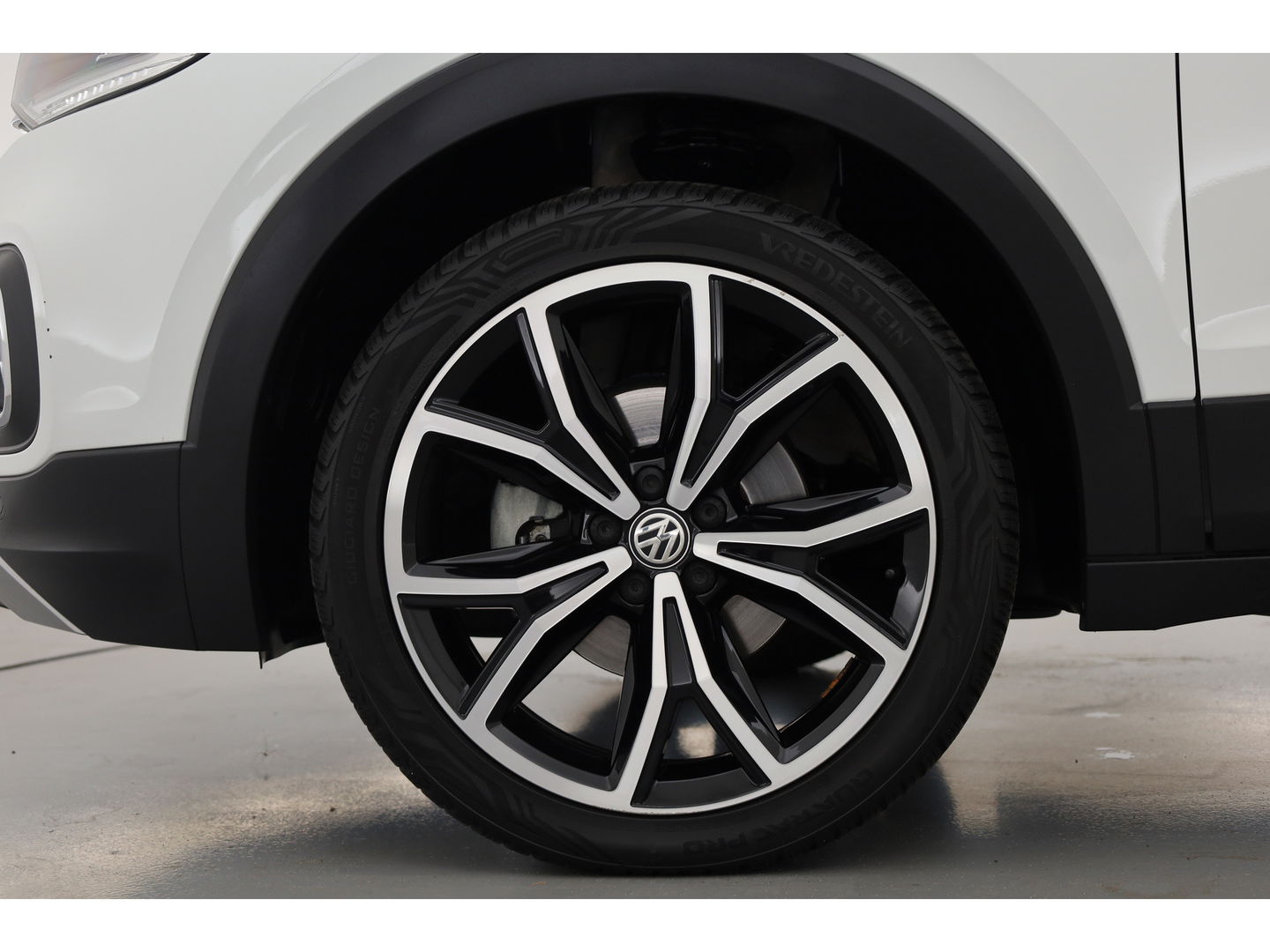 Volkswagen T-Cross 1.0 TSI Style DSG | Camera | Adapt. Cruise | Trekhaak | Beats | LED | Dodehoekdet. | 18'' | Keyless