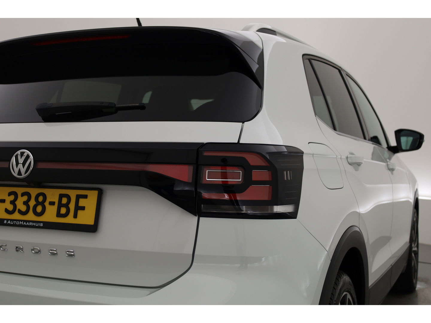 Volkswagen T-Cross 1.0 TSI Style DSG | Camera | Adapt. Cruise | Trekhaak | Beats | LED | Dodehoekdet. | 18'' | Keyless