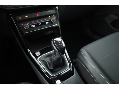 Volkswagen T-Cross 1.0 TSI Style DSG | Camera | Adapt. Cruise | Trekhaak | Beats | LED | Dodehoekdet. | 18'' | Keyless