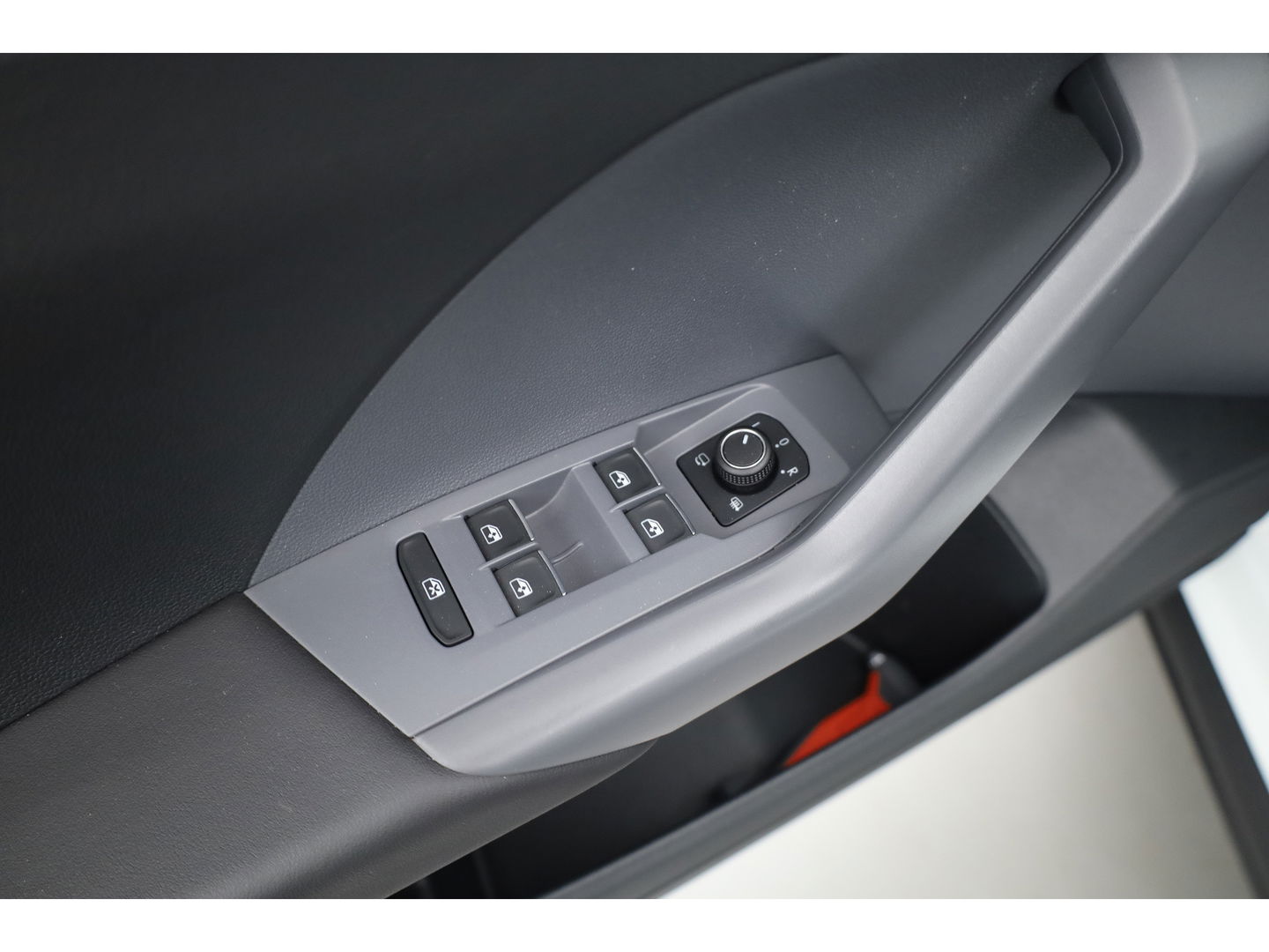 Volkswagen T-Cross 1.0 TSI Style DSG | Camera | Adapt. Cruise | Trekhaak | Beats | LED | Dodehoekdet. | 18'' | Keyless