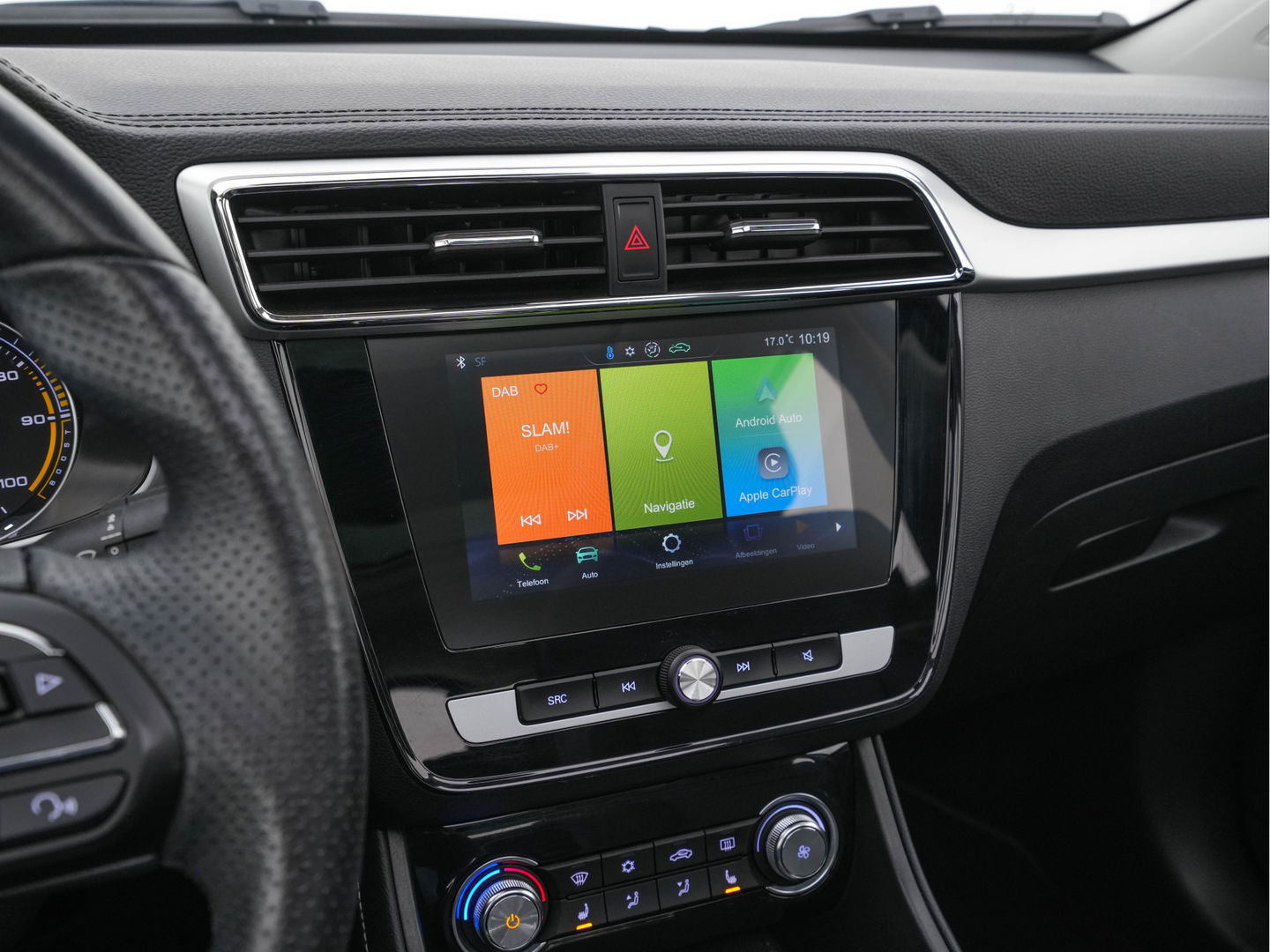 MG ZS EV Luxury 45 kWh {SOH-90 %} (INCL-BTW) Aut. *PANO | LUXURY-LEATHER | CCS-FASTLOADER | KEYLESS | NAVI-FULLMAP | ADAPTIVE-CRUISE | CAMERA | HEATED-SPORTSEATS | CARPLAY | BLINDSPOT | DAB | LANE-ASSIST | PRIVACY-GLASS | 17"