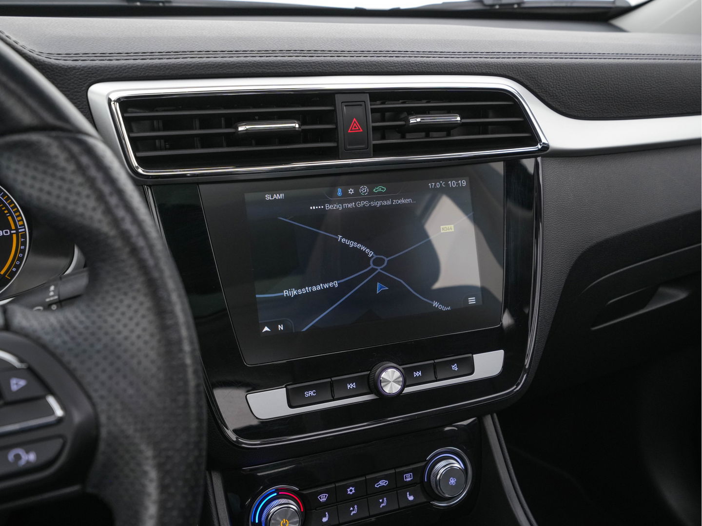 MG ZS EV Luxury 45 kWh {SOH-90 %} (INCL-BTW) Aut. *PANO | LUXURY-LEATHER | CCS-FASTLOADER | KEYLESS | NAVI-FULLMAP | ADAPTIVE-CRUISE | CAMERA | HEATED-SPORTSEATS | CARPLAY | BLINDSPOT | DAB | LANE-ASSIST | PRIVACY-GLASS | 17"