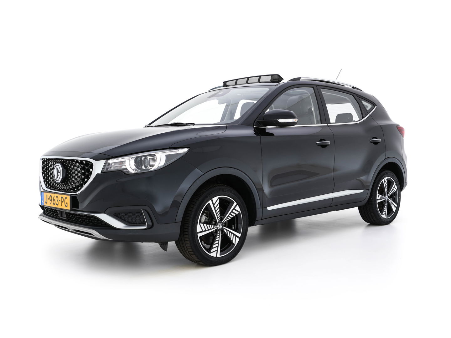 MG ZS EV Luxury 45 kWh {SOH-90 %} (INCL-BTW) Aut. *PANO | LUXURY-LEATHER | CCS-FASTLOADER | KEYLESS | NAVI-FULLMAP | ADAPTIVE-CRUISE | CAMERA | HEATED-SPORTSEATS | CARPLAY | BLINDSPOT | DAB | LANE-ASSIST | PRIVACY-GLASS | 17"