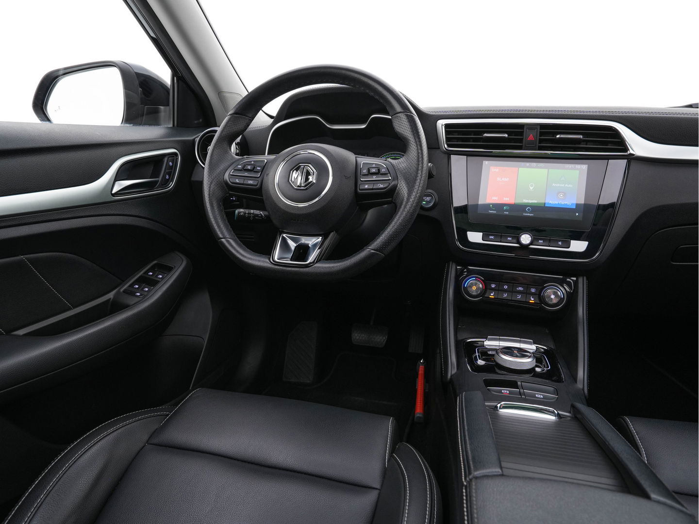 MG ZS EV Luxury 45 kWh {SOH-90 %} (INCL-BTW) Aut. *PANO | LUXURY-LEATHER | CCS-FASTLOADER | KEYLESS | NAVI-FULLMAP | ADAPTIVE-CRUISE | CAMERA | HEATED-SPORTSEATS | CARPLAY | BLINDSPOT | DAB | LANE-ASSIST | PRIVACY-GLASS | 17"
