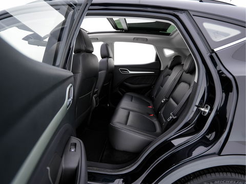 MG ZS EV Luxury 45 kWh {SOH-90 %} (INCL-BTW) Aut. *PANO | LUXURY-LEATHER | CCS-FASTLOADER | KEYLESS | NAVI-FULLMAP | ADAPTIVE-CRUISE | CAMERA | HEATED-SPORTSEATS | CARPLAY | BLINDSPOT | DAB | LANE-ASSIST | PRIVACY-GLASS | 17"