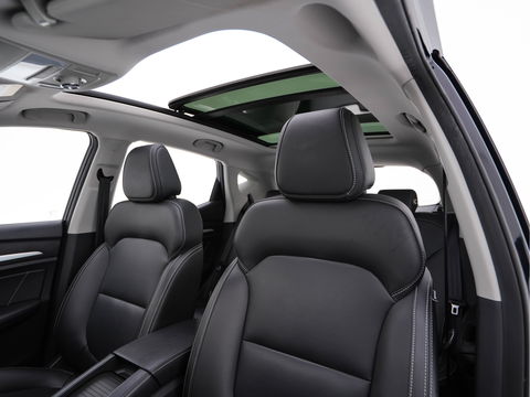 MG ZS EV Luxury 45 kWh {SOH-90 %} (INCL-BTW) Aut. *PANO | LUXURY-LEATHER | CCS-FASTLOADER | KEYLESS | NAVI-FULLMAP | ADAPTIVE-CRUISE | CAMERA | HEATED-SPORTSEATS | CARPLAY | BLINDSPOT | DAB | LANE-ASSIST | PRIVACY-GLASS | 17"