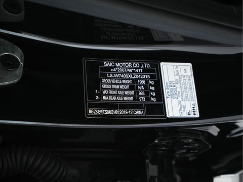 MG ZS EV Luxury 45 kWh {SOH-90 %} (INCL-BTW) Aut. *PANO | LUXURY-LEATHER | CCS-FASTLOADER | KEYLESS | NAVI-FULLMAP | ADAPTIVE-CRUISE | CAMERA | HEATED-SPORTSEATS | CARPLAY | BLINDSPOT | DAB | LANE-ASSIST | PRIVACY-GLASS | 17"