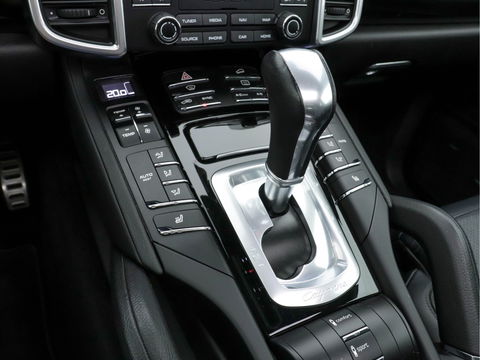 Porsche Cayenne 3.0 S E-Hybrid (INCL-BTW) *PANO | LUXURY-LEATHER | BI-XENON | BOSE-SOUND | MEMORY-PACK | HEATED-COMFORTSEATS | PRIVACY-GLASS | CAMERA | NAVI-FULLMAP | ECC | PDC | CRUISE | 21''ALU*