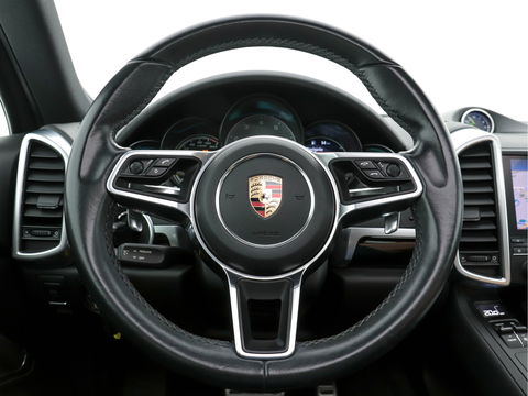 Porsche Cayenne 3.0 S E-Hybrid (INCL-BTW) *PANO | LUXURY-LEATHER | BI-XENON | BOSE-SOUND | MEMORY-PACK | HEATED-COMFORTSEATS | PRIVACY-GLASS | CAMERA | NAVI-FULLMAP | ECC | PDC | CRUISE | 21''ALU*