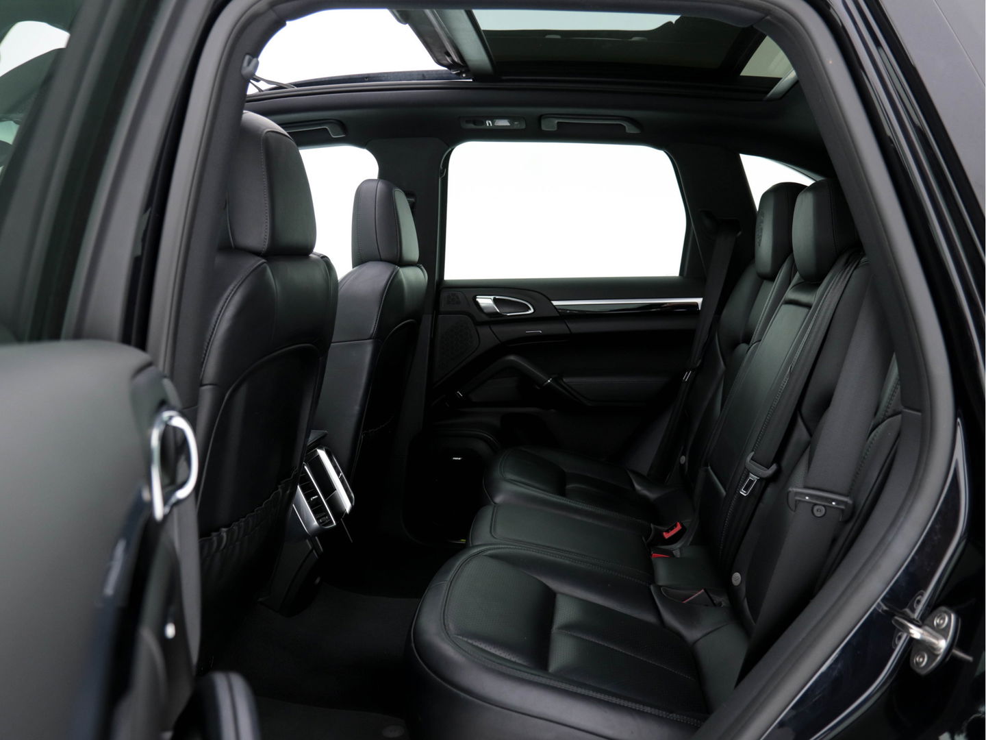 Porsche Cayenne 3.0 S E-Hybrid (INCL-BTW) *PANO | LUXURY-LEATHER | BI-XENON | BOSE-SOUND | MEMORY-PACK | HEATED-COMFORTSEATS | PRIVACY-GLASS | CAMERA | NAVI-FULLMAP | ECC | PDC | CRUISE | 21''ALU*