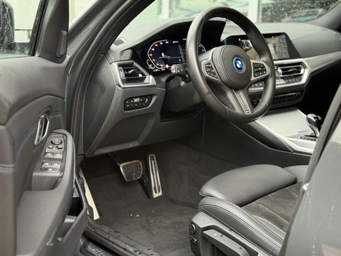 BMW 3 Serie Touring 330e High Ex. M-sport plus|SOH98%|Pano|Laser|CoPilot|HiFi|Trekhaak|Dravit grey