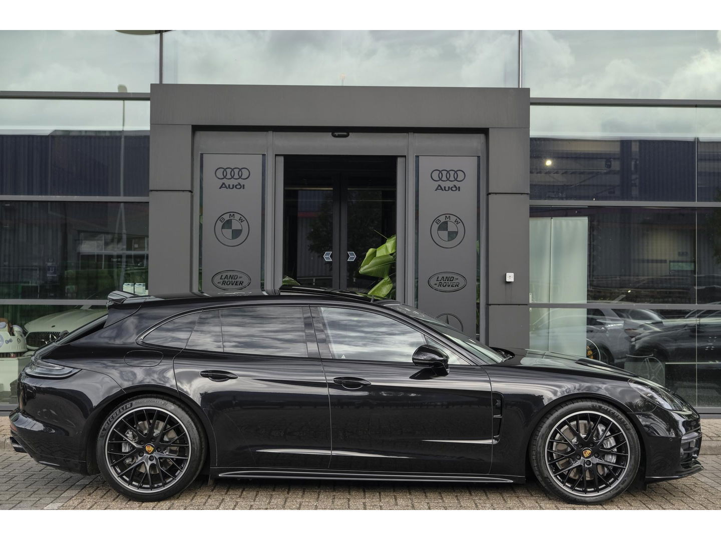 Porsche Panamera Sport Turismo 4 2.9 V6 330pk Sport design Adaptieve sportstoelen Sportuitlaat Luchtvering Stoelkoeling Bose Adaptive cruise 21" LMV