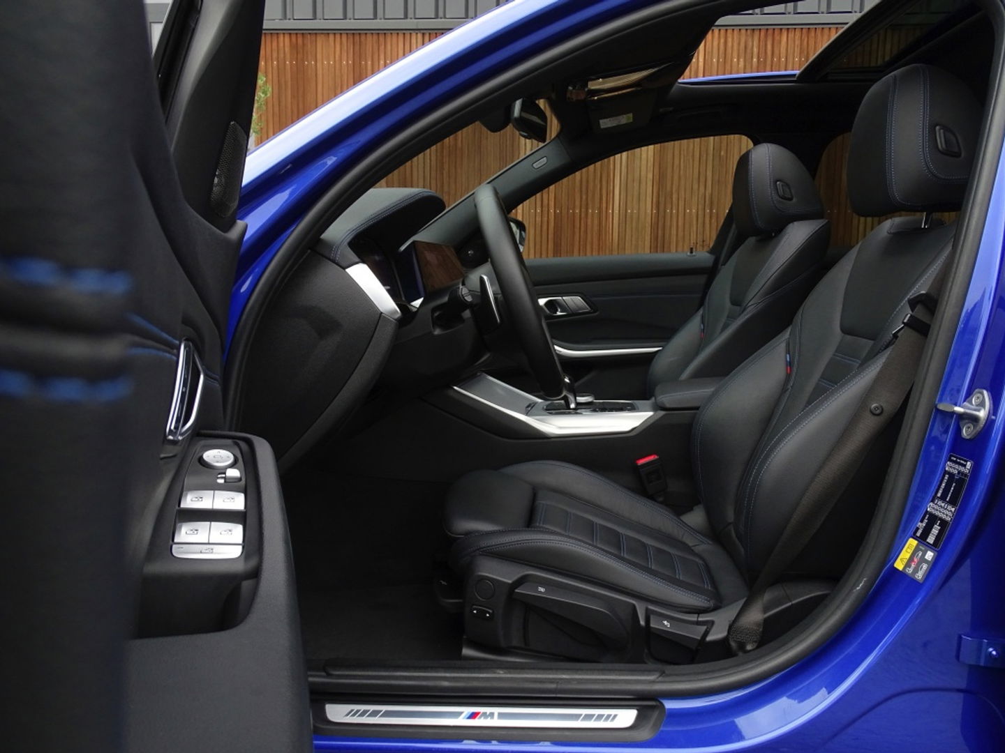 BMW 3-serie 330e 292PK M-sport Individual / Laser *NAP*