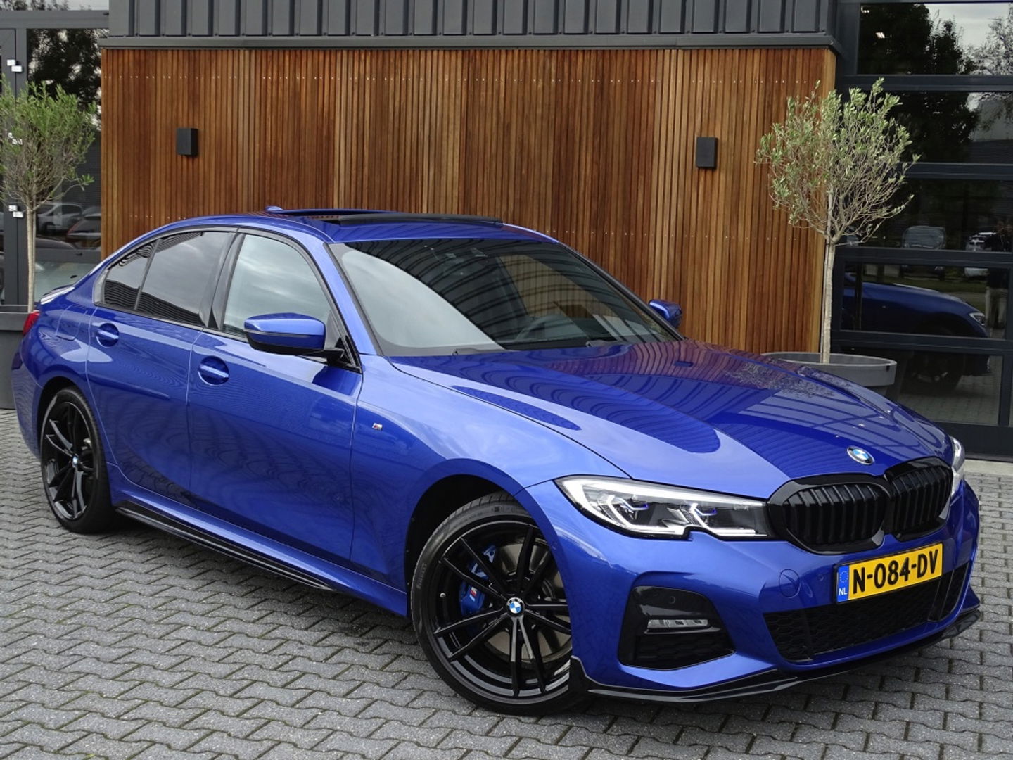 BMW 3-serie 330e 292PK M-sport Individual / Laser *NAP*