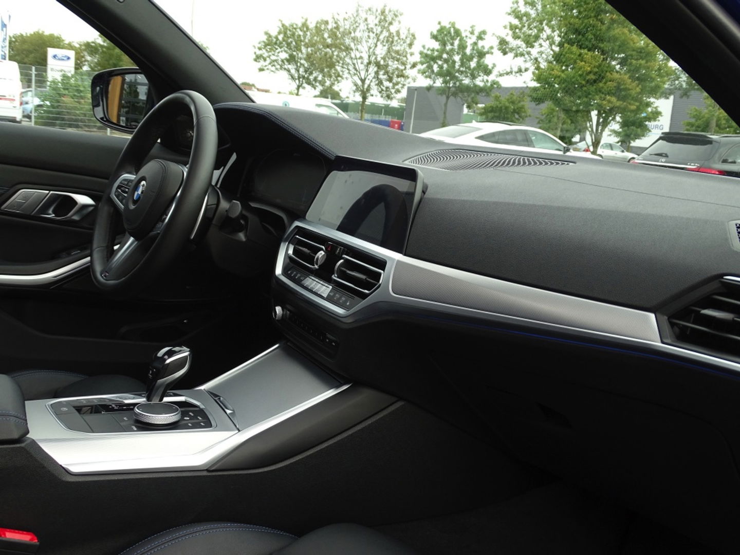 BMW 3-serie 330e 292PK M-sport Individual / Laser *NAP*