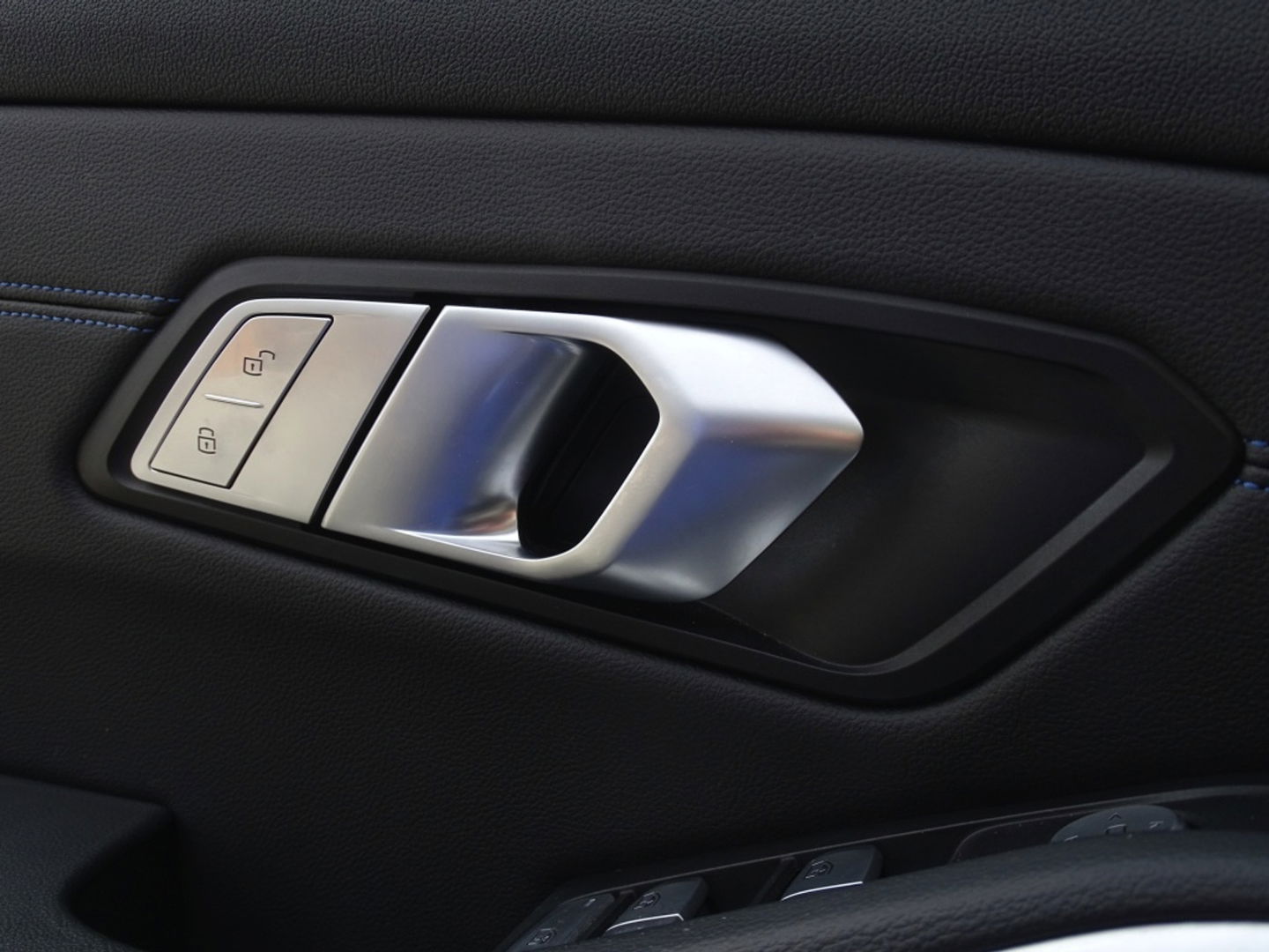 BMW 3-serie 330e 292PK M-sport Individual / Laser *NAP*