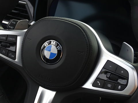 BMW 3-serie 330e 292PK M-sport Individual / Laser *NAP*