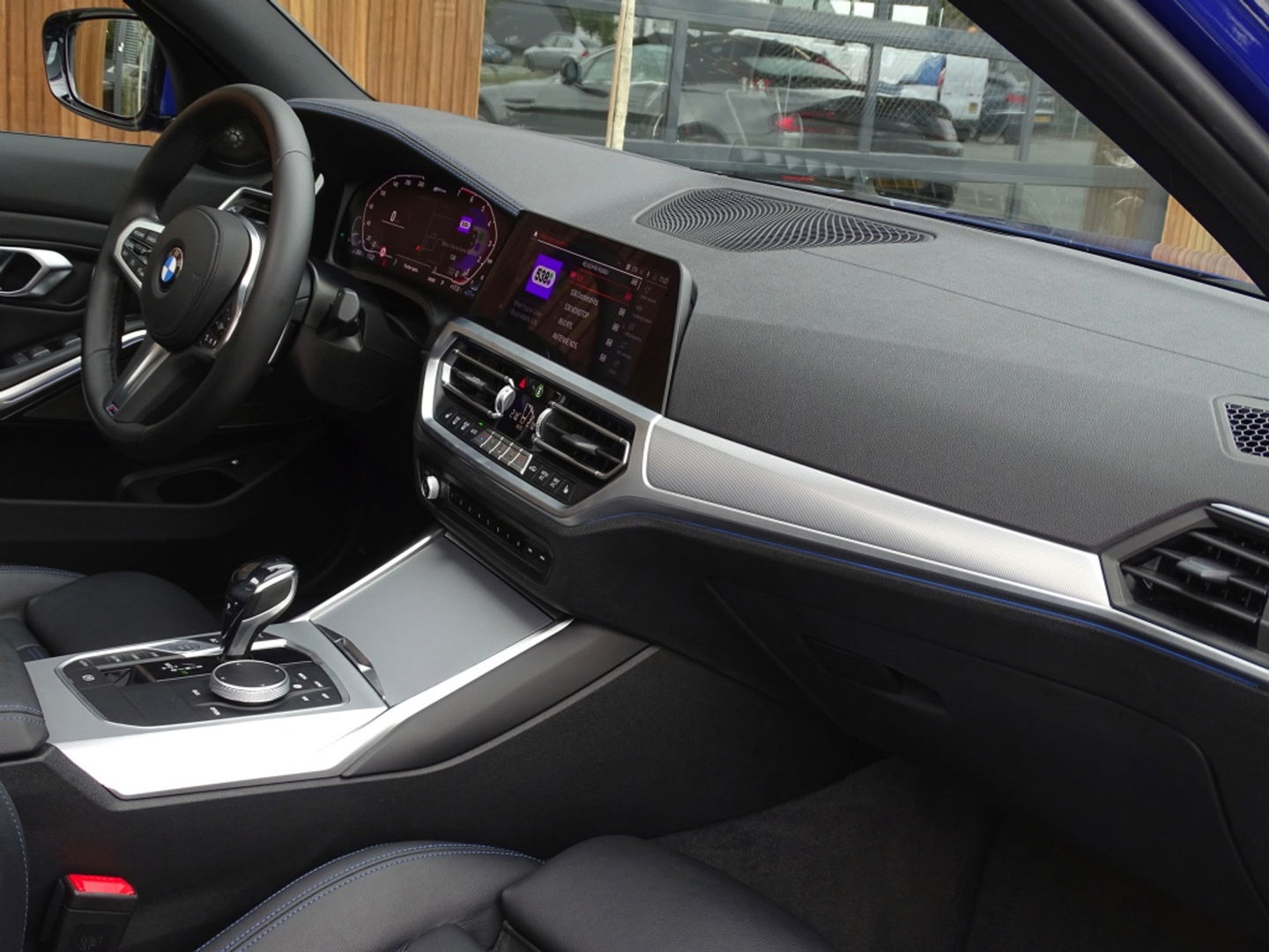 BMW 3-serie 330e 292PK M-sport Individual / Laser *NAP*