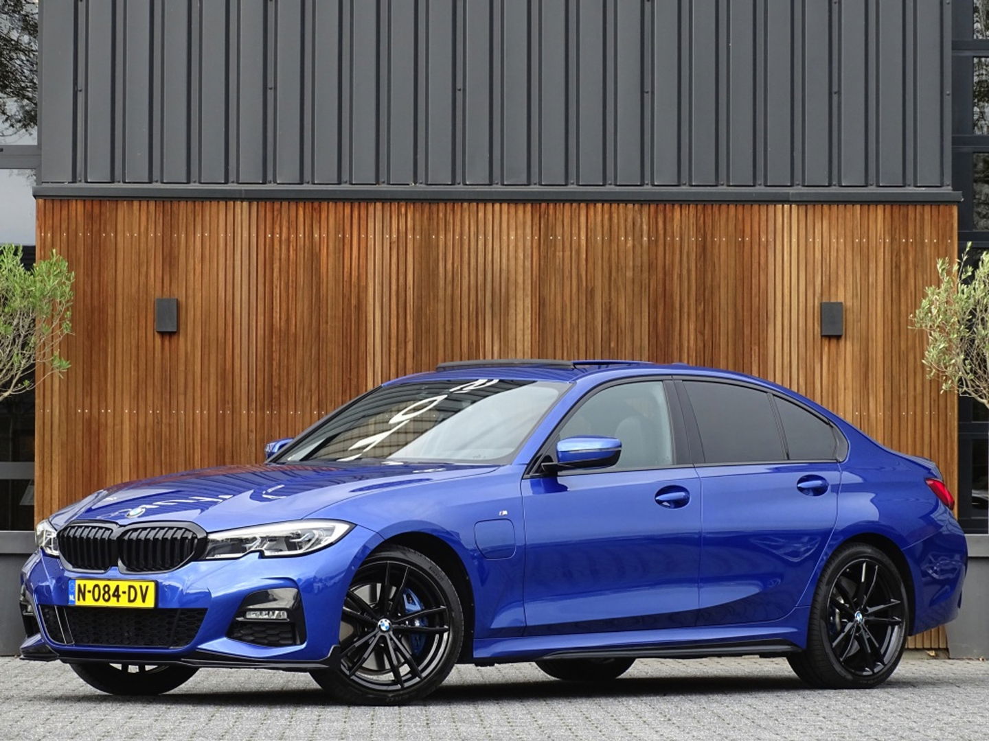 BMW 3-serie 330e 292PK M-sport Individual / Laser *NAP*