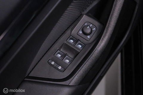 Škoda Octavia Combi 1.4 TSI iV PHEV Sportline Business | Panorama | VC | ambiance | Adaptive | Massage | Stoel + stuurwiel verwarming |