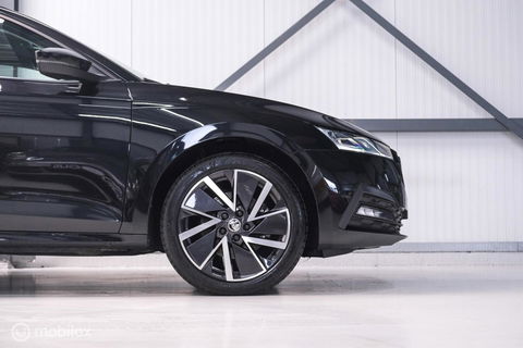 Škoda Octavia Combi 1.4 TSI iV PHEV Sportline Business | Panorama | VC | ambiance | Adaptive | Massage | Stoel + stuurwiel verwarming |
