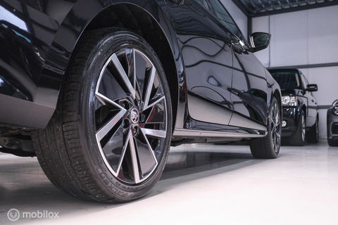 Škoda Octavia Combi 1.4 TSI iV PHEV Sportline Business | Panorama | VC | ambiance | Adaptive | Massage | Stoel + stuurwiel verwarming |