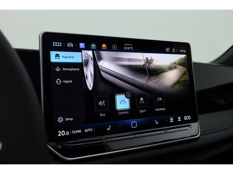 Volkswagen Tiguan 1.5 eHybrid R-Line Black Style | Pano | Massage | Adapt. Cruise | IQ. Light | Camera | Keyless | CarPlay