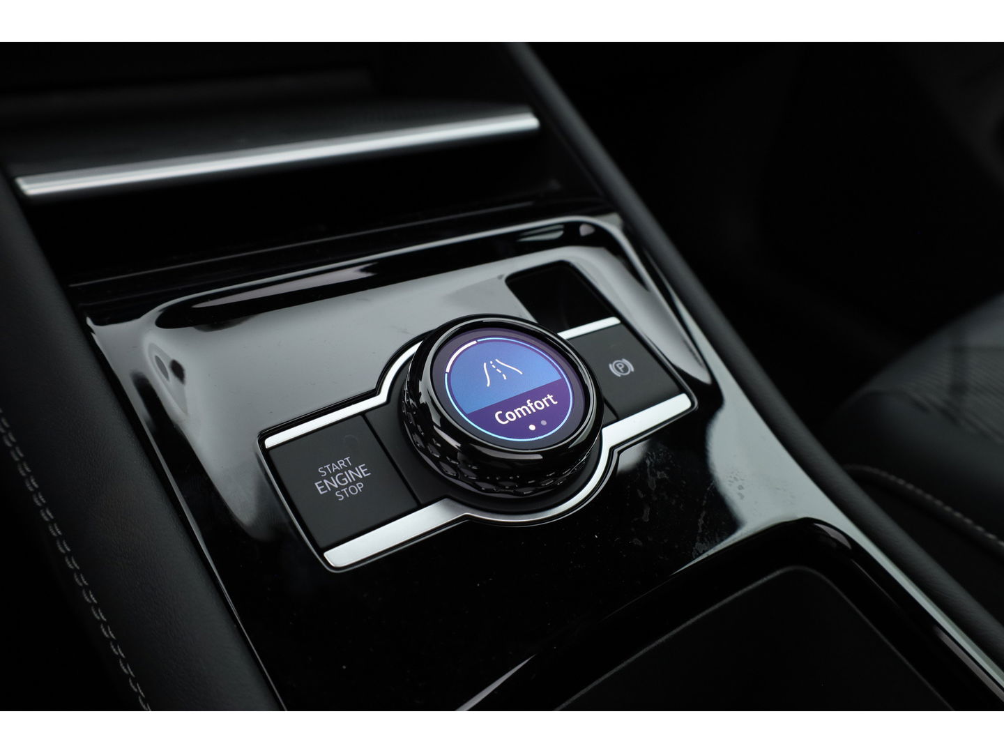 Volkswagen Tiguan 1.5 eHybrid R-Line Black Style | Pano | Massage | Adapt. Cruise | IQ. Light | Camera | Keyless | CarPlay