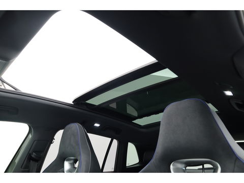 Volkswagen Tiguan 1.5 eHybrid R-Line Black Style | Pano | Massage | Adapt. Cruise | IQ. Light | Camera | Keyless | CarPlay