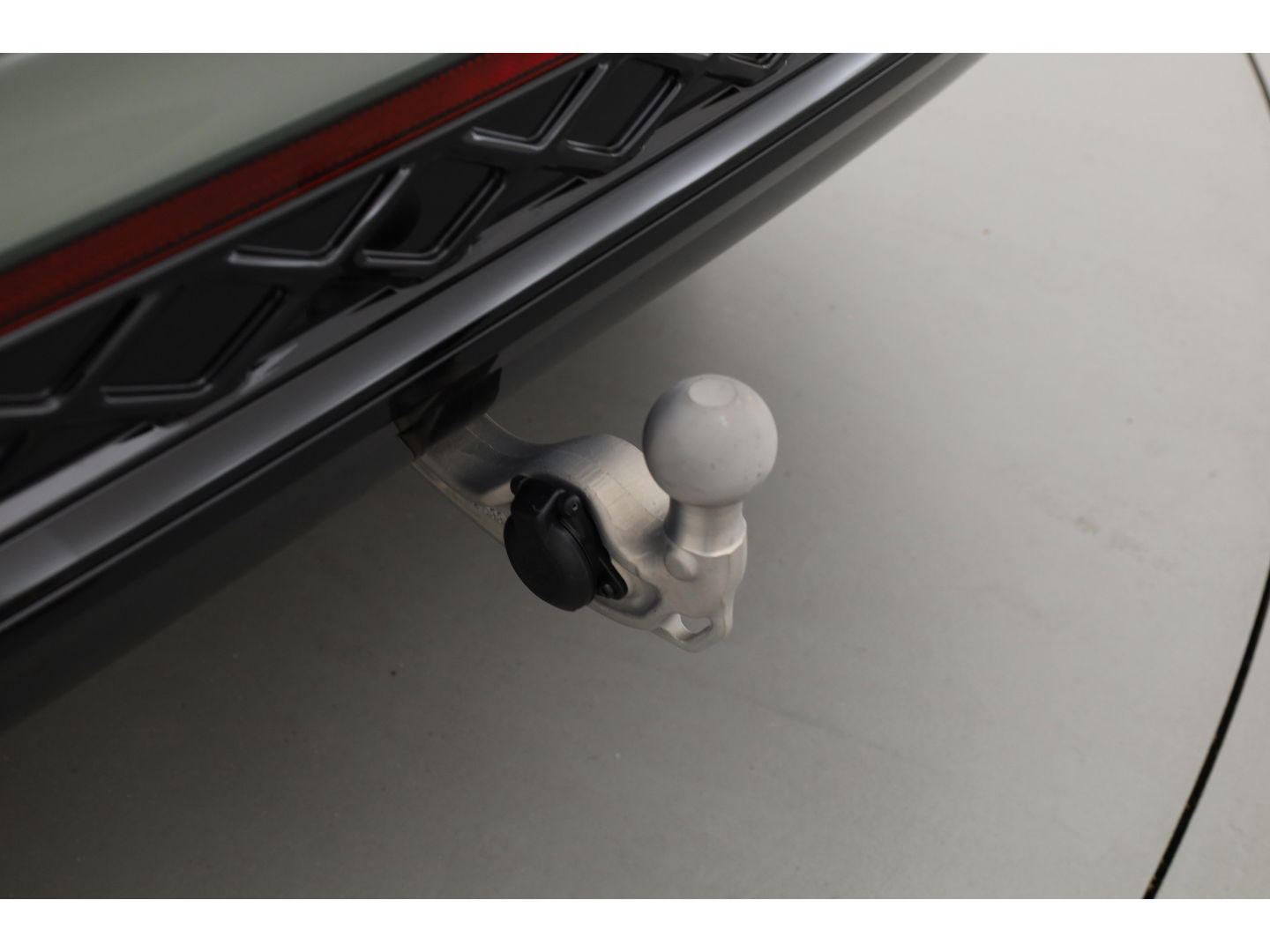 Volkswagen Tiguan 1.5 eHybrid R-Line Black Style | Pano | Massage | Adapt. Cruise | IQ. Light | Camera | Keyless | CarPlay