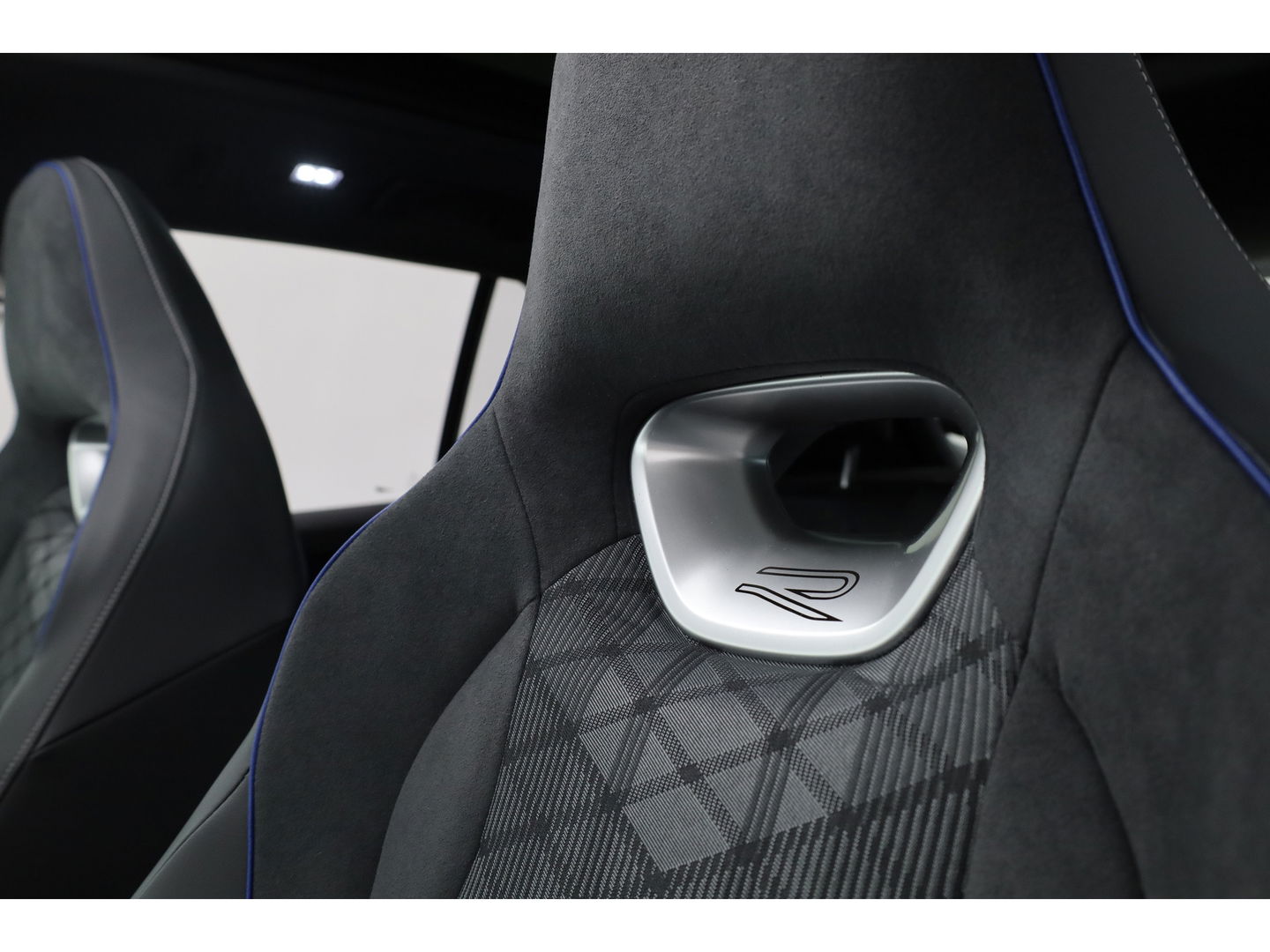 Volkswagen Tiguan 1.5 eHybrid R-Line Black Style | Pano | Massage | Adapt. Cruise | IQ. Light | Camera | Keyless | CarPlay
