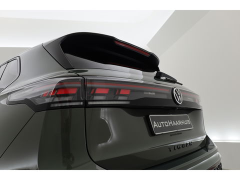 Volkswagen Tiguan 1.5 eHybrid R-Line Black Style | Pano | Massage | Adapt. Cruise | IQ. Light | Camera | Keyless | CarPlay