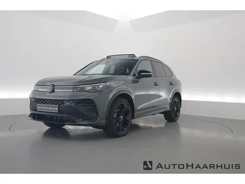 Volkswagen Tiguan 1.5 eHybrid R-Line Black Style | Pano | Massage | Adapt. Cruise | IQ. Light | Camera | Keyless | CarPlay