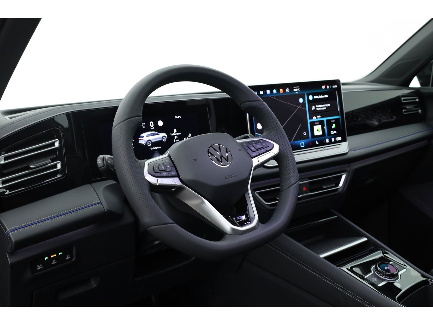 Volkswagen Tiguan 1.5 eHybrid R-Line Black Style | Pano | Massage | Adapt. Cruise | IQ. Light | Camera | Keyless | CarPlay