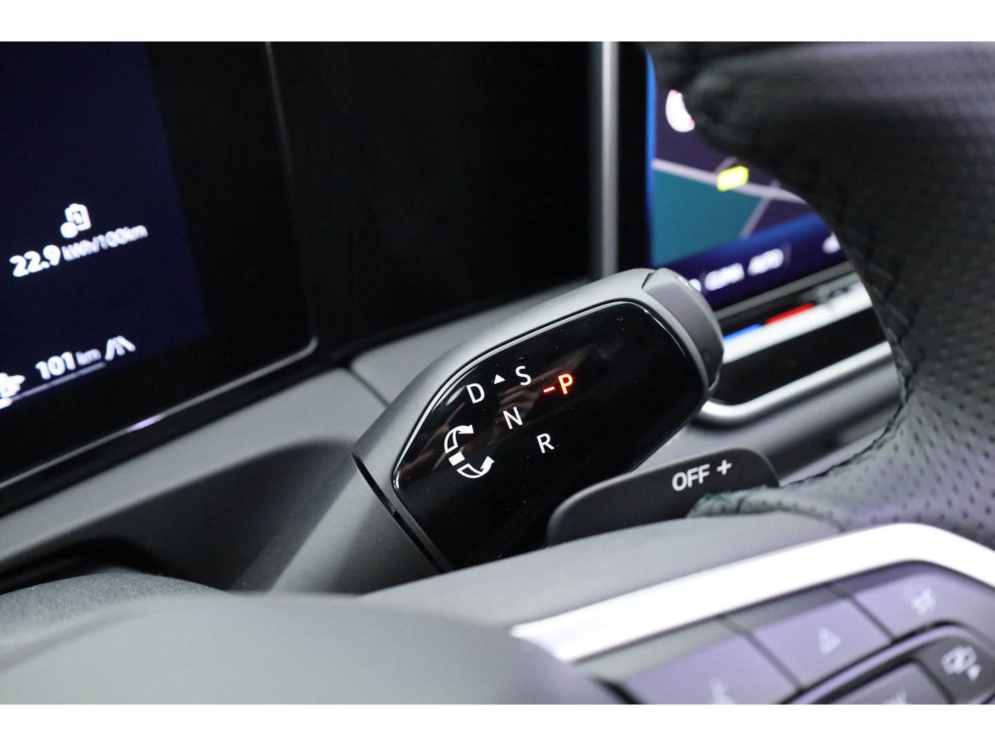 Volkswagen Tiguan 1.5 eHybrid R-Line Black Style | Pano | Massage | Adapt. Cruise | IQ. Light | Camera | Keyless | CarPlay