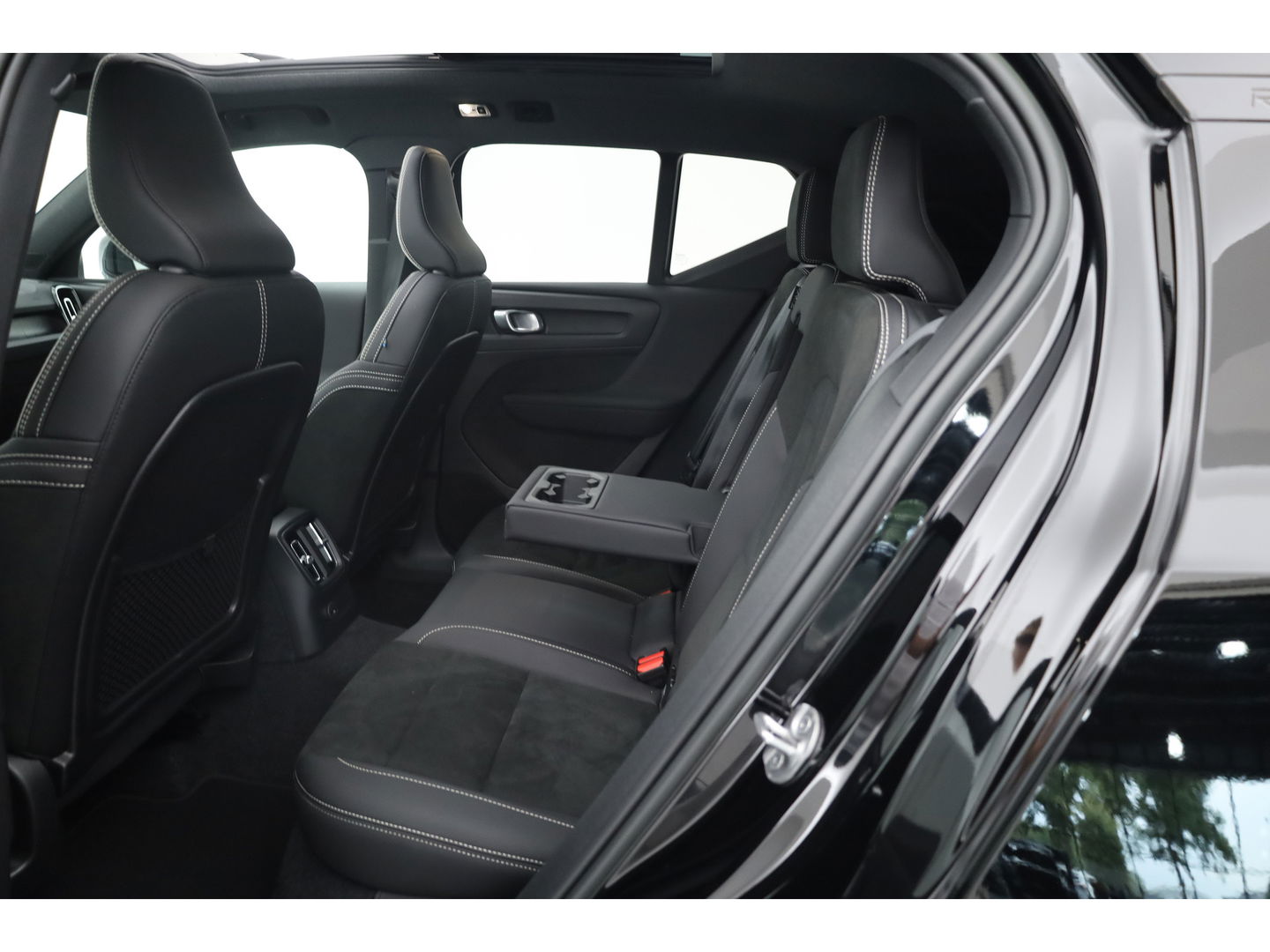 Volvo XC40 1.5 T5 Plug-in hybrid Ultimate Dark Panorama-dak, 360 camera, elek. stoelen, ACC, Blis