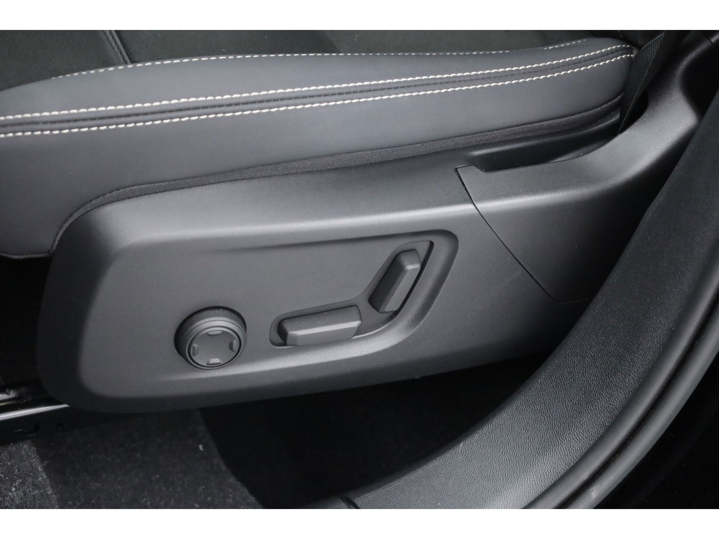 Volvo XC40 1.5 T5 Plug-in hybrid Ultimate Dark Panorama-dak, 360 camera, elek. stoelen, ACC, Blis