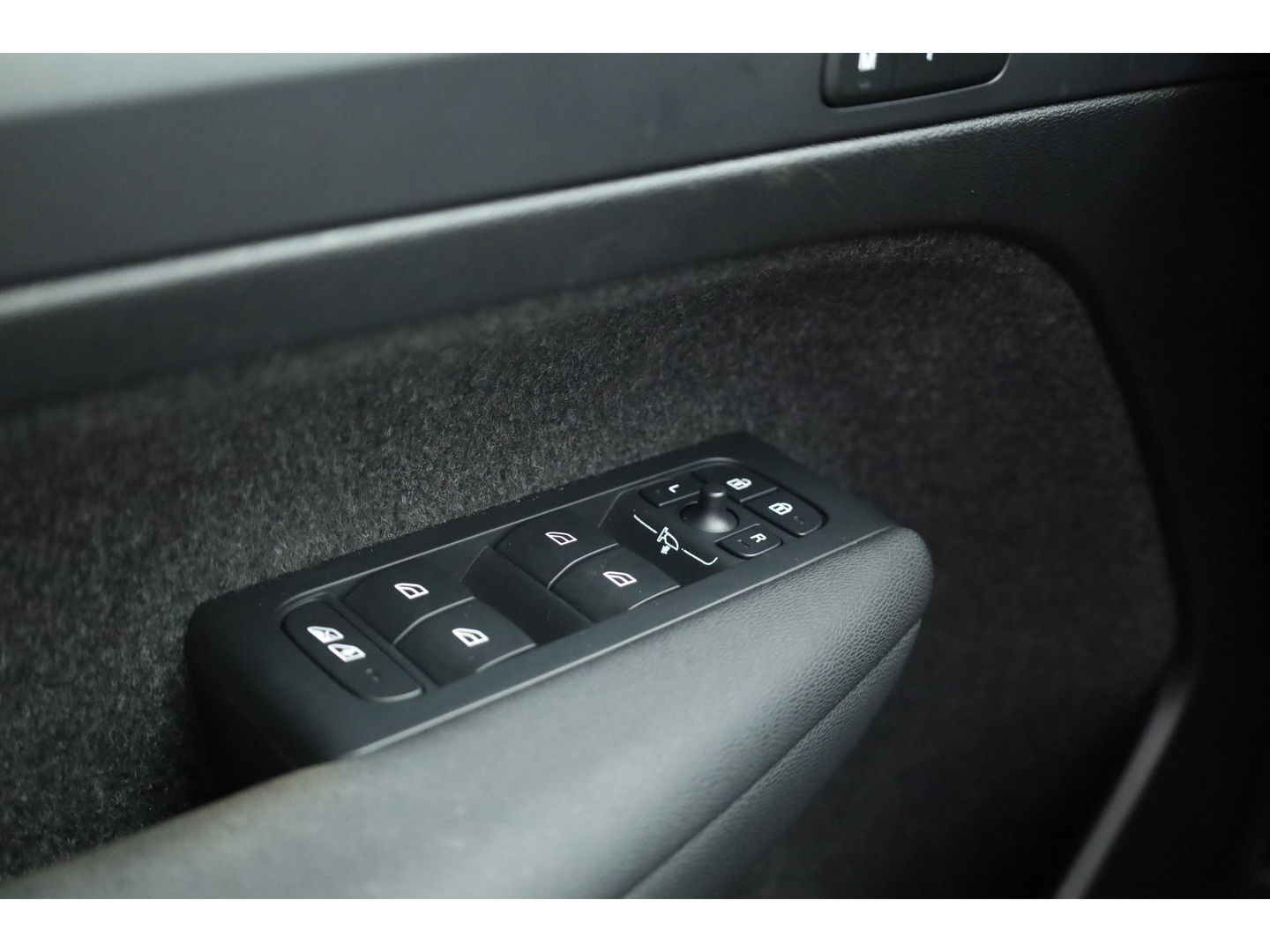 Volvo XC40 1.5 T5 Plug-in hybrid Ultimate Dark Panorama-dak, 360 camera, elek. stoelen, ACC, Blis