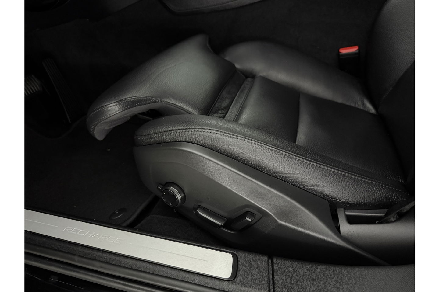 Volvo V60 T6 Recharge 291PK Inscription | LED | Camera | Trekhaak | Carplay | Virtual Cockpit | Memory seats