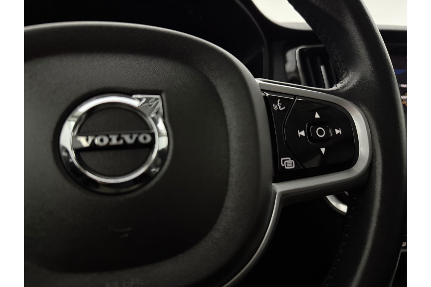 Volvo V60 T6 Recharge 291PK Inscription | LED | Camera | Trekhaak | Carplay | Virtual Cockpit | Memory seats