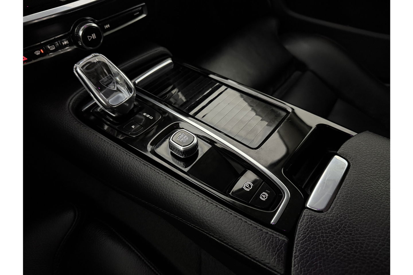 Volvo V60 T6 Recharge 291PK Inscription | LED | Camera | Trekhaak | Carplay | Virtual Cockpit | Memory seats