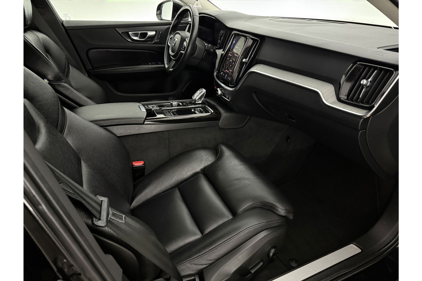 Volvo V60 T6 Recharge 291PK Inscription | LED | Camera | Trekhaak | Carplay | Virtual Cockpit | Memory seats